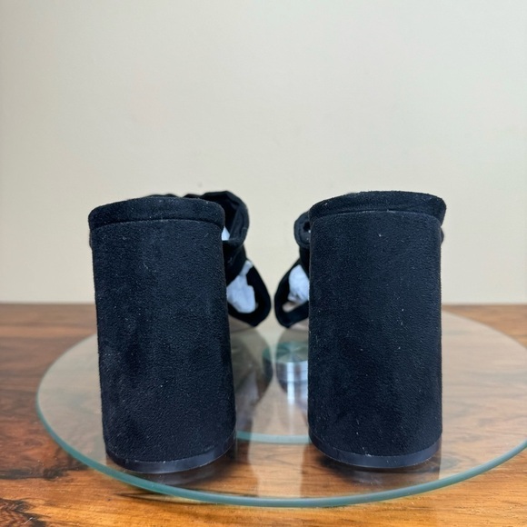 NEW Adrienne Vittadini Genie Crossover Sandal in black microsuede - Picture 8 of 15